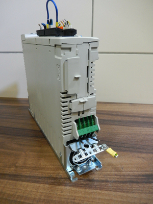 3098-0087 EMERSON SERVO DRIVE 9.9AMP 3FASE 380-480V 50/60HZ el motor de la máquina es el motor de la máquina