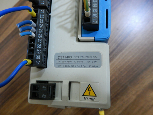 3098-0087 EMERSON SERVO DRIVE 9.9AMP 3FASE 380-480V 50/60HZ el motor de la máquina es el motor de la máquina