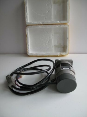 La nueva original BLM-N23-50-1000, el motor incluye 1000 una línea atada codificador, 48V, 48,0 VDC, 12,1 en-onzas/amperio.