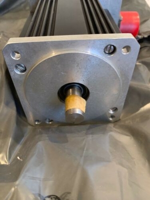MOTOR SERVO EMERSON CMC BLM3007-ROOT-120D CONTROL DE MOVIMIENTO NUEVO Y ORIGINAL.