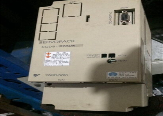 Yaskawa SGDB-07ADM AC SERVO AMPLIFICADOR 200V 0.7KW Control de posición de velocidad de par