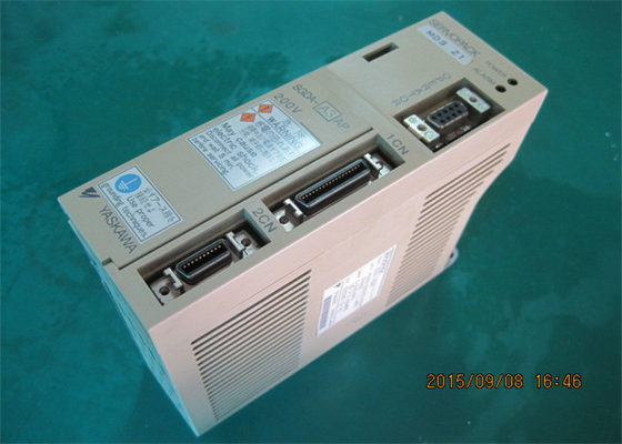 Yaskawa SGDA-A3AP AC SERVO AMPLIFICADOR 200-230V 1.3/0.42A 30W Control de posición (entrada digital)