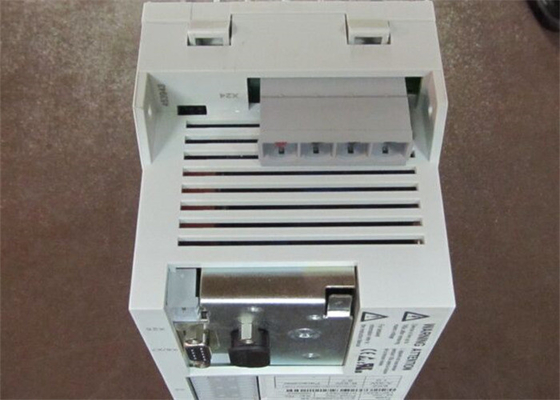 Lenze ECSCA008C4B SERVO DRIVE POTENCIA DE ENTRADA: 2/PE DC 0-565 V / 675V 8 AMP