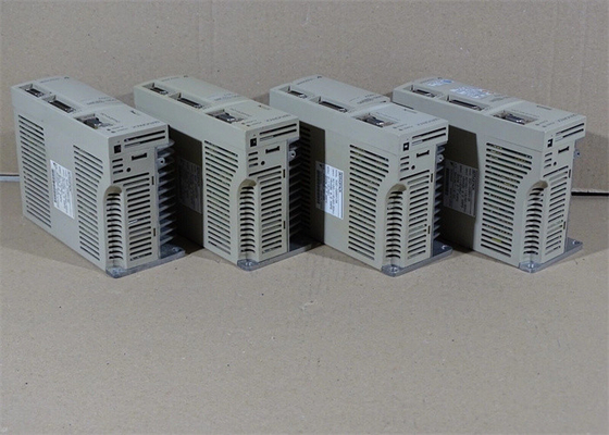Nuevo Yaskawa Servo Drives SGD-02AH Potencia de trabajo 200W En caja original Nuevo