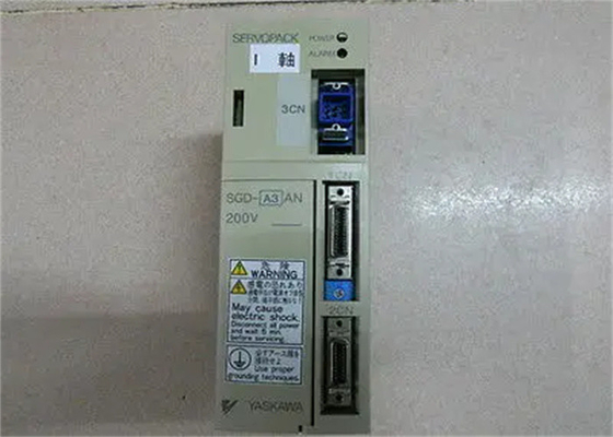 Servo motor industrial de 30W Yaskawa eléctrico SGD-A3AN original nuevo