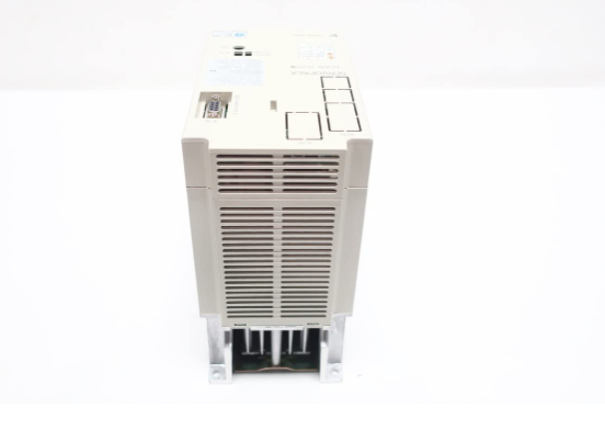 Yaskawa SGDB-15ADG AC SERVO AMPLIFICADOR 200-230V 10A 1.3KW Control de posición