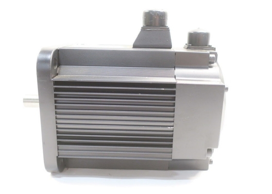 Servomotor YASKAWA USAFED-15-HG11 2000rpm EJE CON ENCODER UTOPI-600UB
