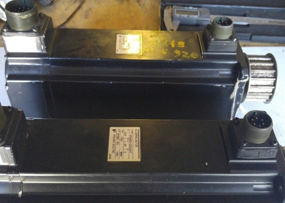 YASKAWA USAGED-03C22K Servo motor de CA 300 W 8192 PPR codificador incremental