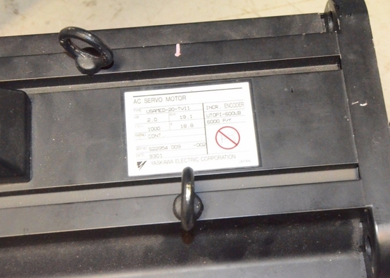 Servomotor Yaskawa USAMED-20-TV11 de Japón, 2.0kw, en caja original
