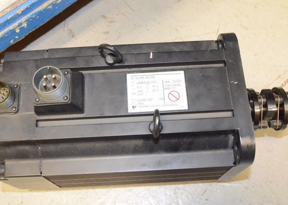Servomotor Yaskawa USAMED-20-TV11 de Japón, 2.0kw, en caja original