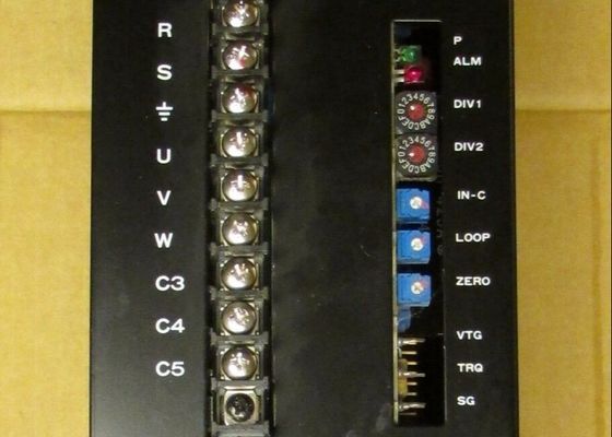 Impulsiones servas industriales SERVAS ELÉCTRICAS de la IMPULSIÓN SERVOPACK de YASKAWA CACR-05-TF2ER-BF