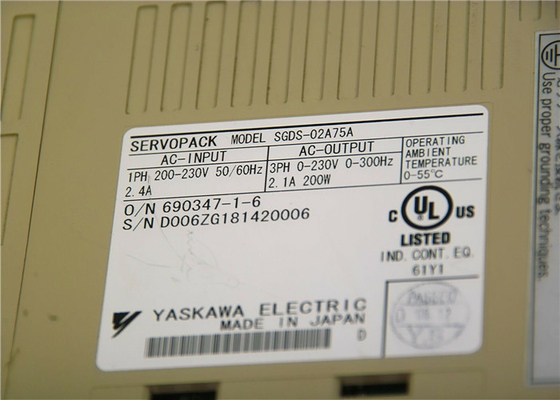 Yaskawa 200W industrial entró la IMPULSIÓN SERVA SGDS-02A22A de 200-230V 2.4AMPS