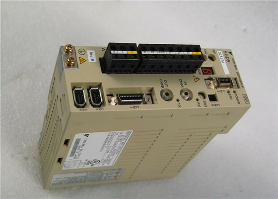 Yaskawa 200W industrial entró la IMPULSIÓN SERVA SGDS-02A22A de 200-230V 2.4AMPS