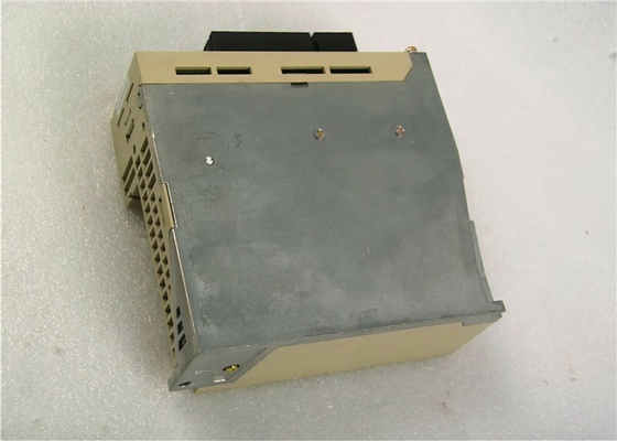 Yaskawa 200W industrial entró la IMPULSIÓN SERVA SGDS-02A22A de 200-230V 2.4AMPS