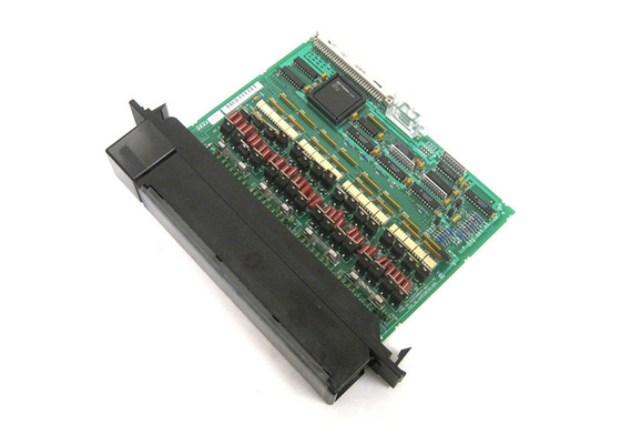 GE FANUC IC697MDL350, 120 VAC 0,5 amperios, 32-Point discreto hizo salir el módulo