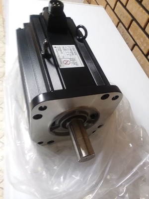 USAGED-30A22S YASKAWA  Servo Drive Original New AC Servo Motor 2.9KW 26A W