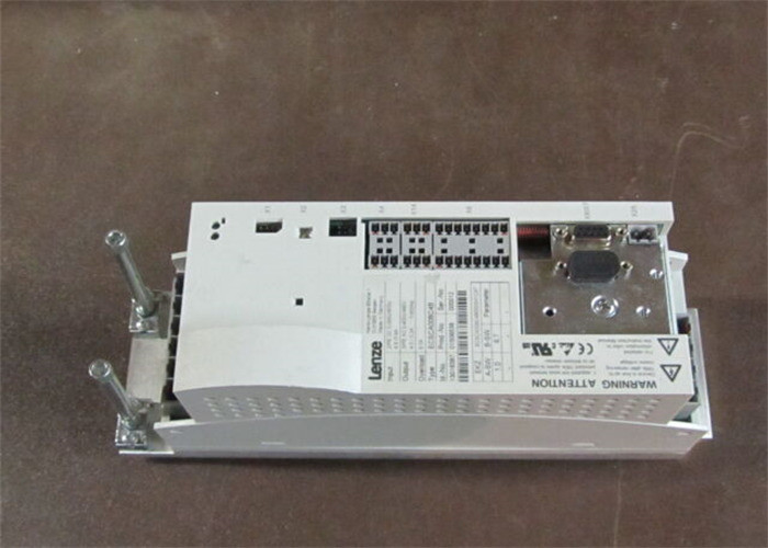 Lenze ECSCA008C4B SERVO DRIVE POTENCIA DE ENTRADA: 2/PE DC 0-565 V / 675V 8 AMP