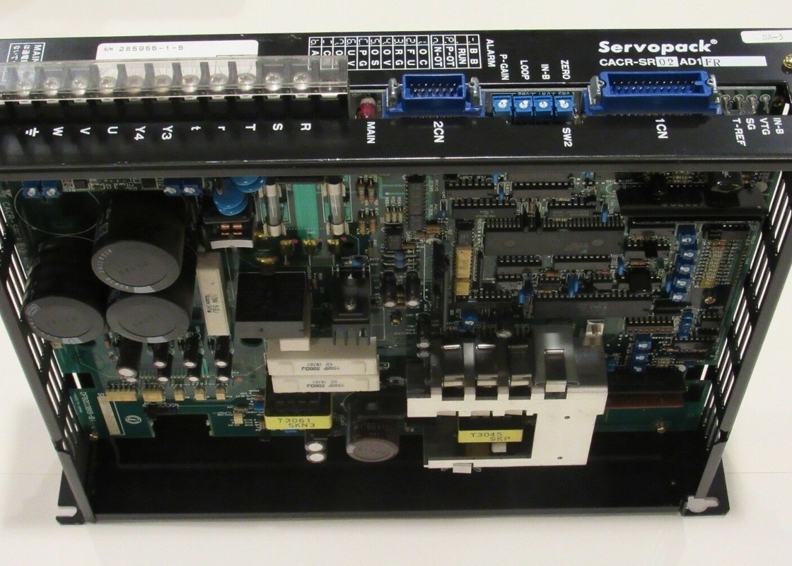 Yaskawa CACR-SR02-AD1-FR Nuevo equipo del servomotor 200V Voltado