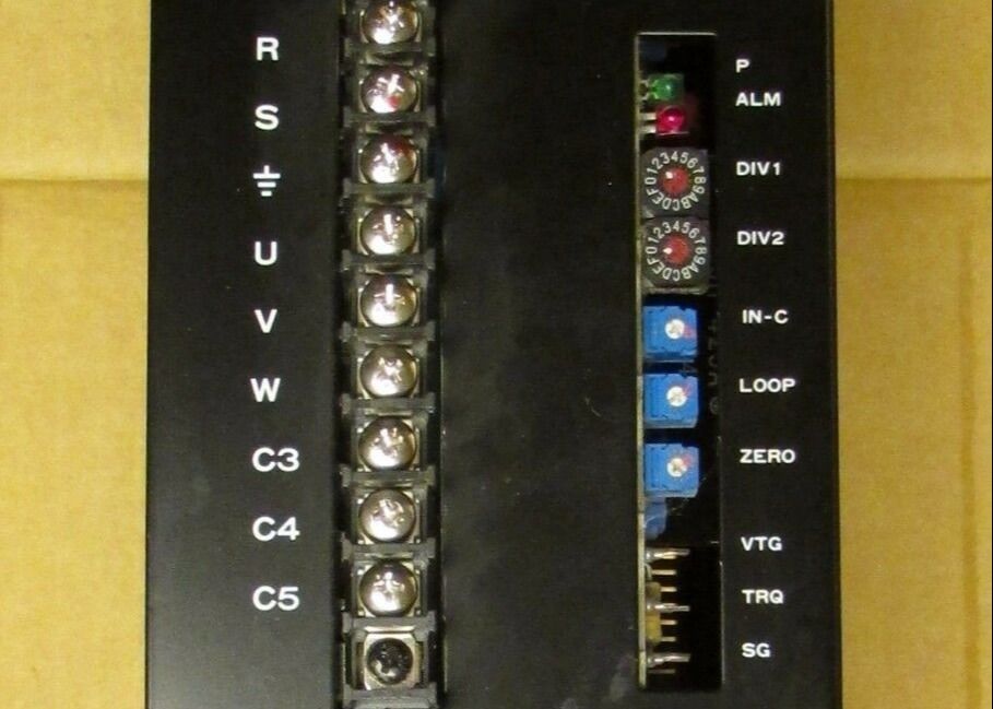 Impulsiones servas industriales SERVAS ELÉCTRICAS de la IMPULSIÓN SERVOPACK de YASKAWA CACR-05-TF2ER-BF