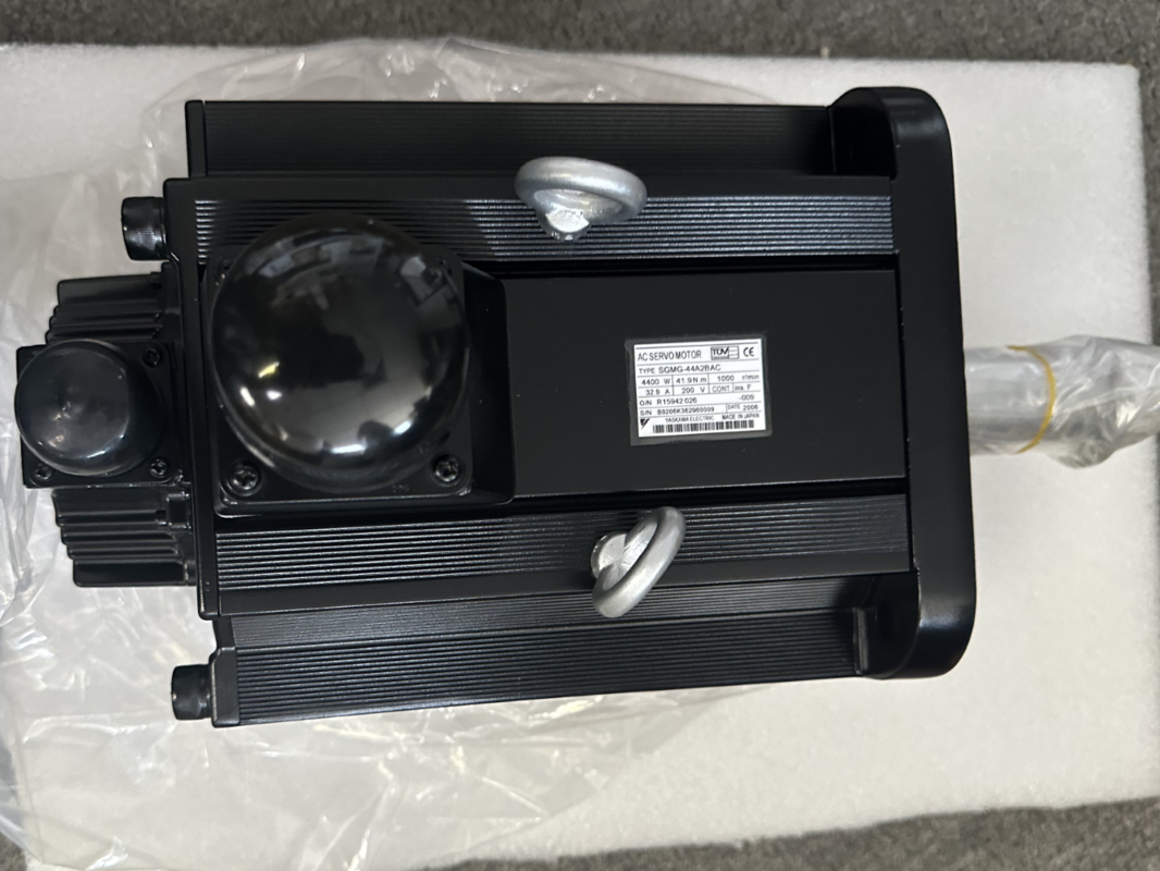 Servomotor Yaskawa SGMG-44A2BAC 	4.4kW 1500/3000 RPM 200V Configuración Estándar