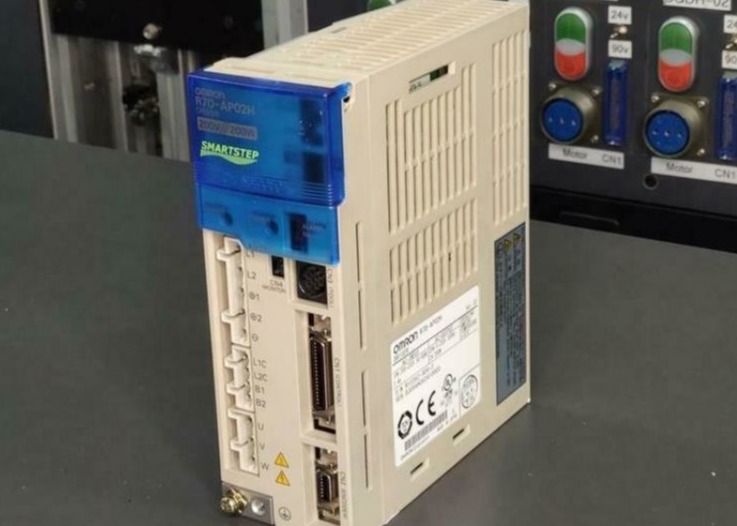 El conductor servo 2A 200V de Omron R7D-AP02H carga todo el método servo de Digitaces PWM basado en IGBT