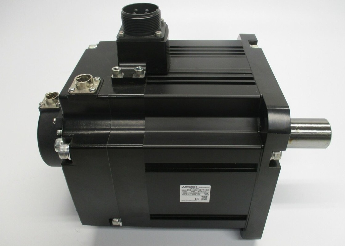 MOTOR SERVO de Mitsubishi HF303BS-A48 12,7 amperios 3 kilovatios 2000 RPM 184 V de la FASE 3