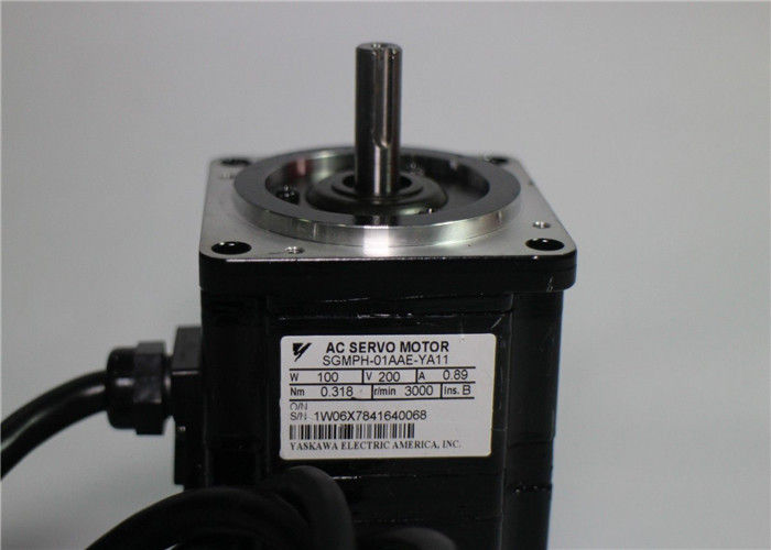 Motor servo Yaskawa SGMPH-01AAE-YA11 eléctrico 0.89A 200V 100W de la CA de la original industrial